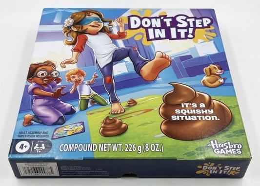 Hasbro Games「Don't Step In It!」英語版ゲーム外箱表面。目隠しをした子どもがうんちを避けながら歩くアクションゲーム。