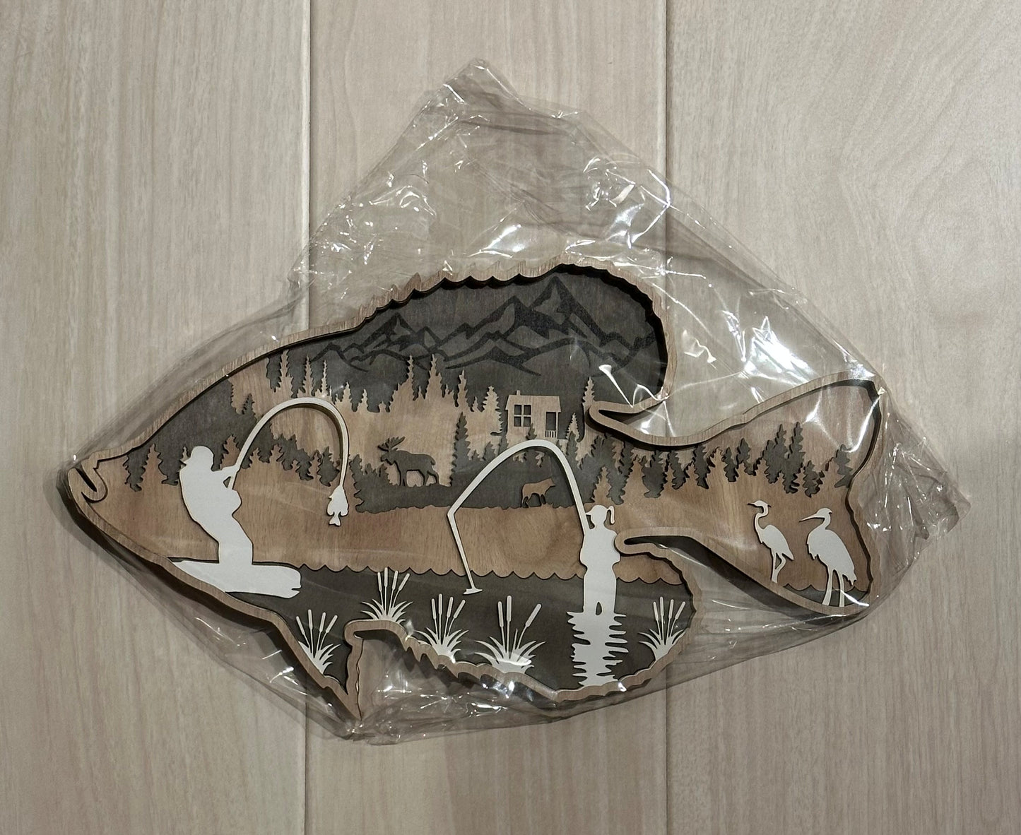 木製 魚の壁掛けウォールアート サーモン（鮭）実物 正面 レーザーカット多層構造