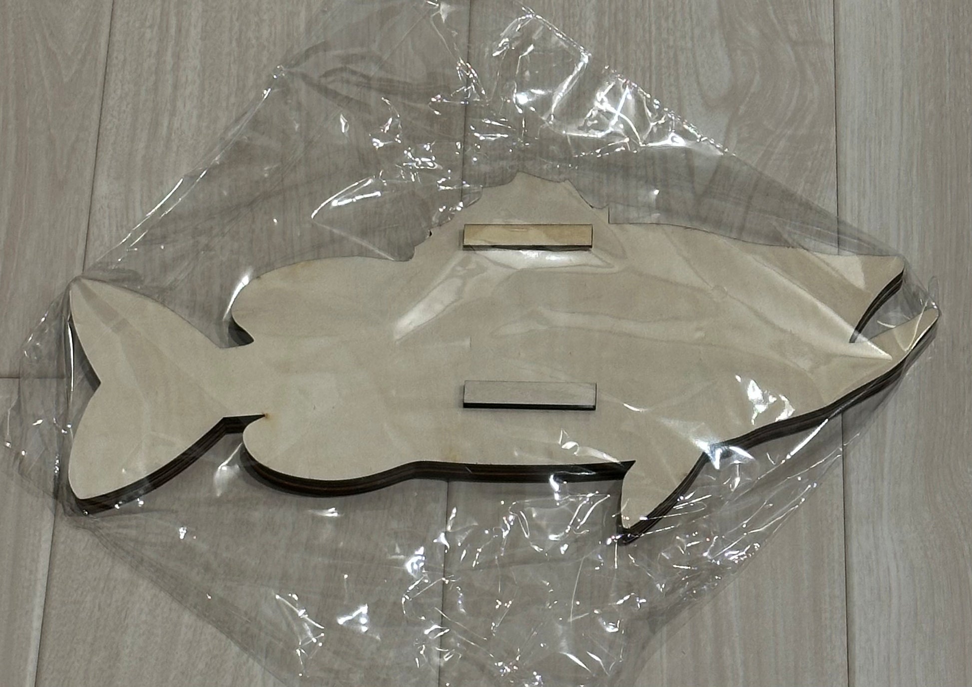木製 魚の壁掛けウォールアート トラウト（鱒）裏面 取り付け用スペーサー